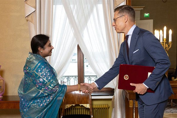 ফিনল্যান্ডের রাষ্ট্রপতির কাছে বাংলাদেশি দূতের পরিচয়পত্র পেশ
